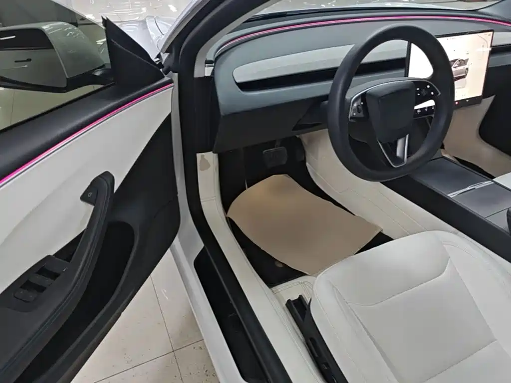 Tesla Model 3 — миниатюра 16