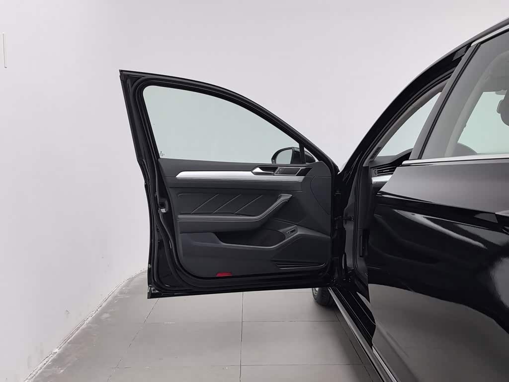 Volkswagen Magotan 1.4 л 2024 г. Чёрный, пробег 28700 км