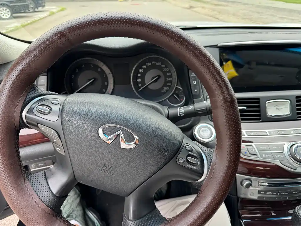 Infiniti Q70 — миниатюра 14