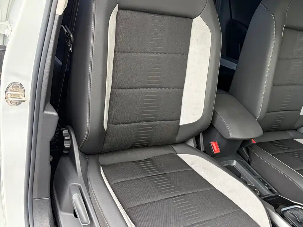 Volkswagen T-Roc — миниатюра 8