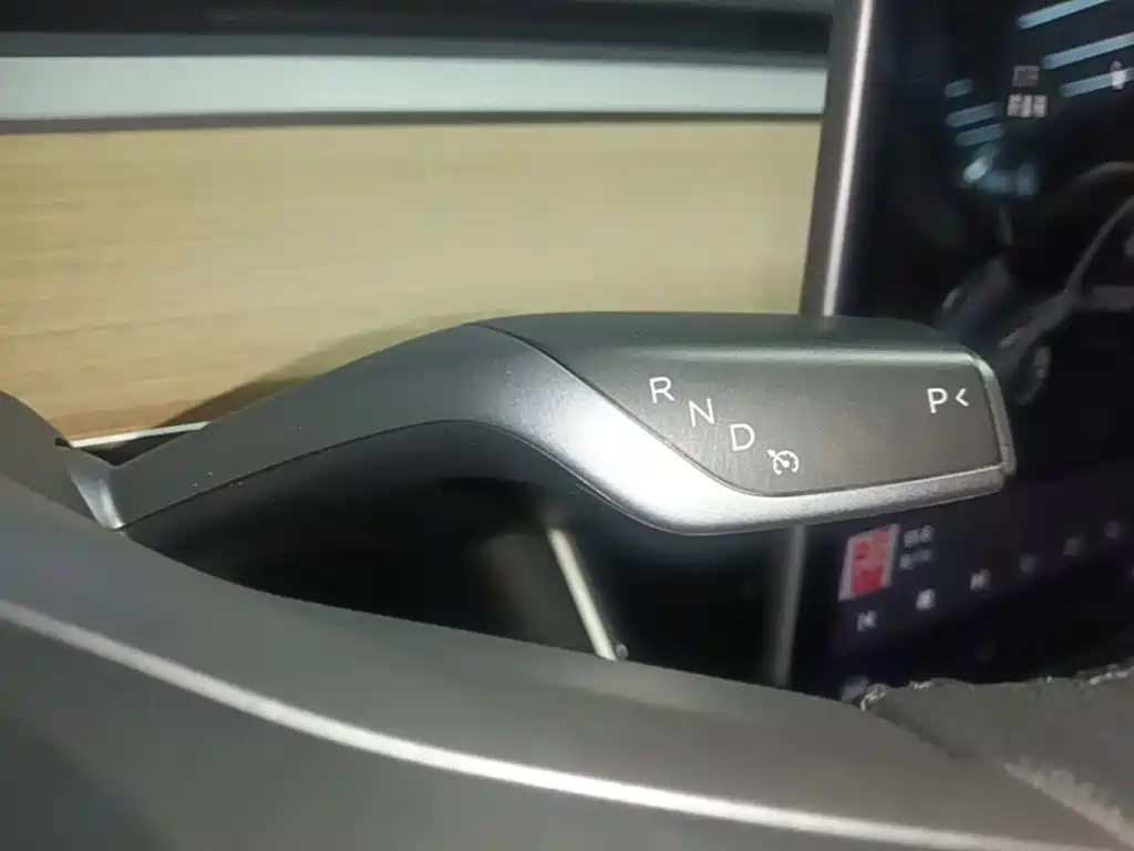 Tesla Model 3 — миниатюра 14