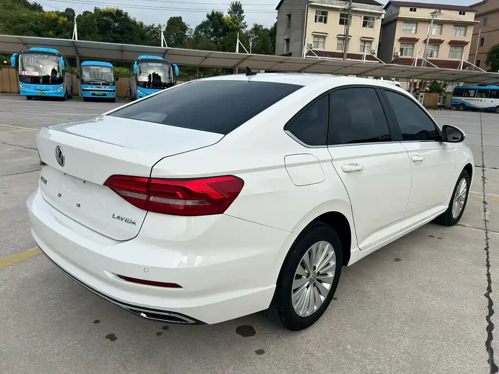 Volkswagen Lavida — миниатюра 9