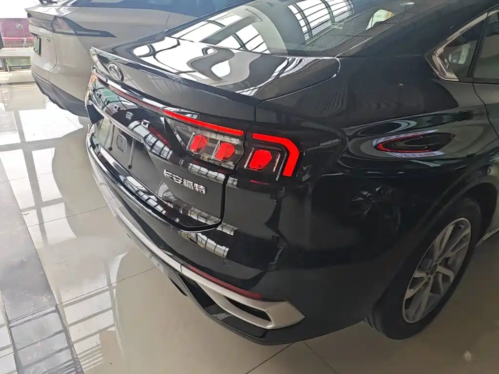 Ford Mondeo — миниатюра 8