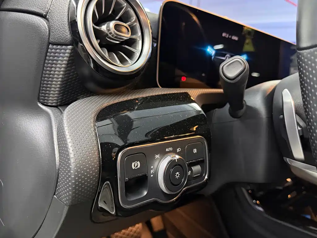 Mercedes-Benz A-Class — миниатюра 11