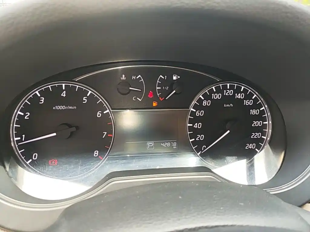 Nissan Tiida — миниатюра 12