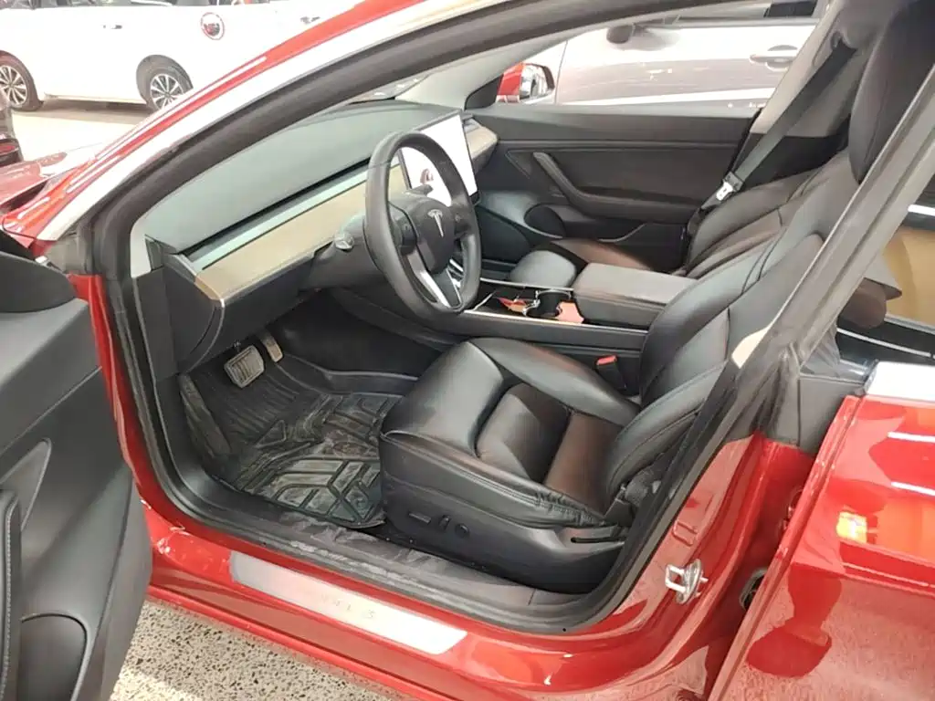 Tesla Model 3 — миниатюра 15