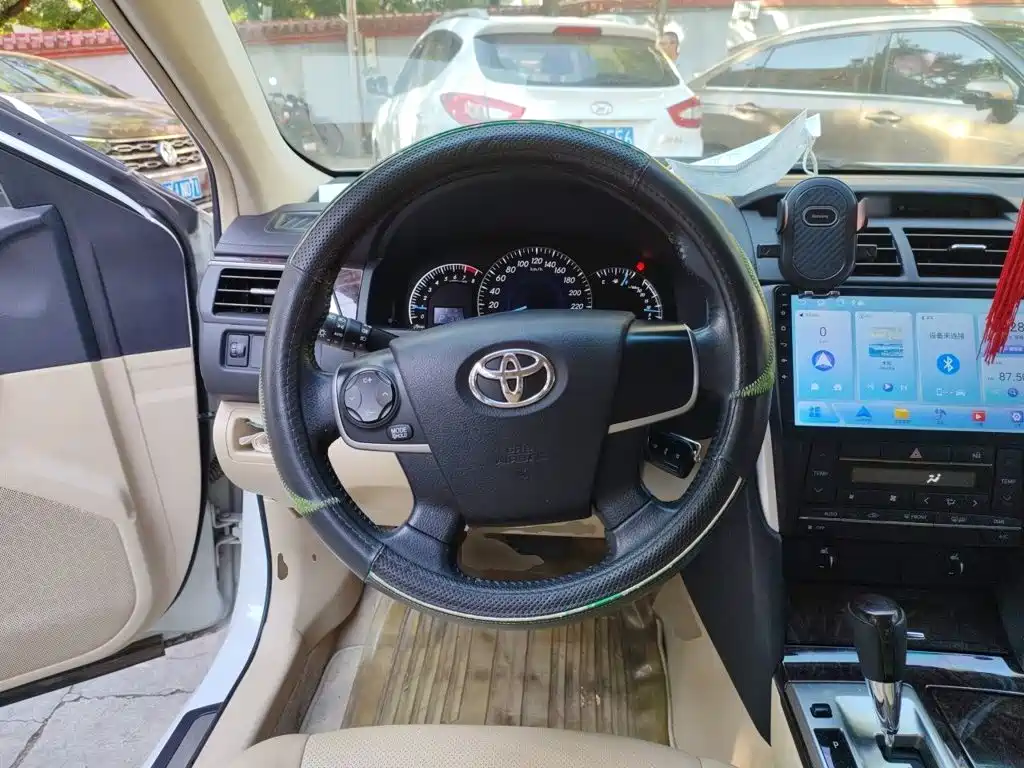 Toyota Camry — миниатюра 6