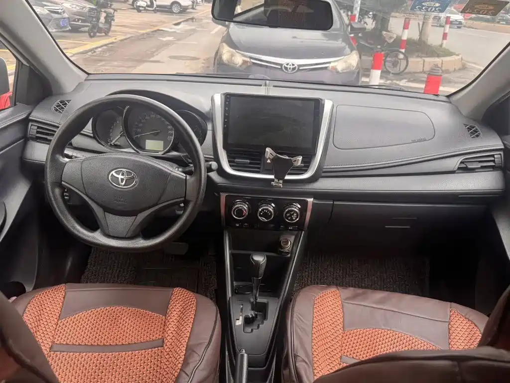Toyota Yaris L — миниатюра 9