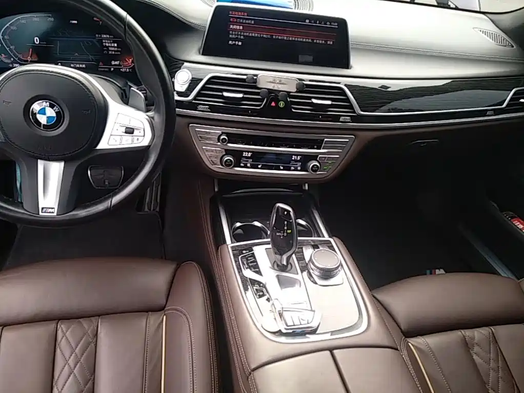 BMW 7 Series — миниатюра 14
