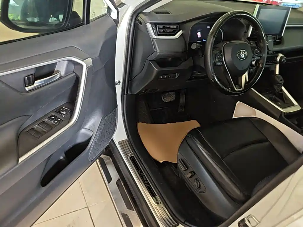 Toyota RAV4 — миниатюра 16