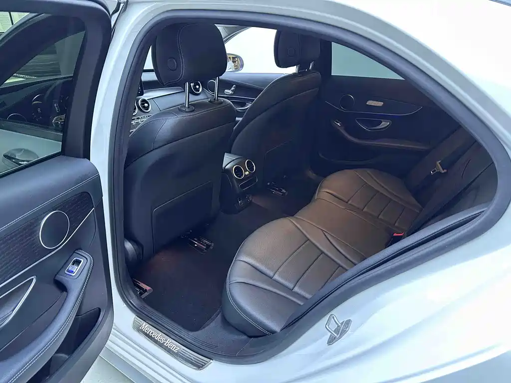 Mercedes-Benz C-Class — миниатюра 9