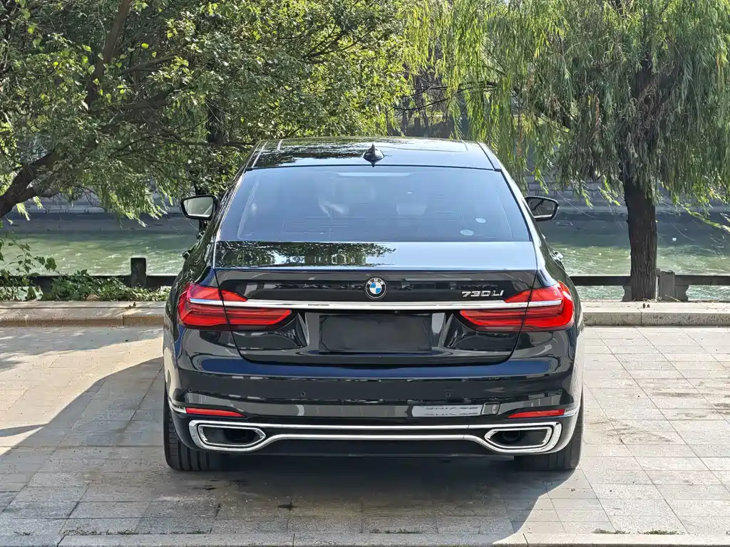 BMW 7 Series — миниатюра 18