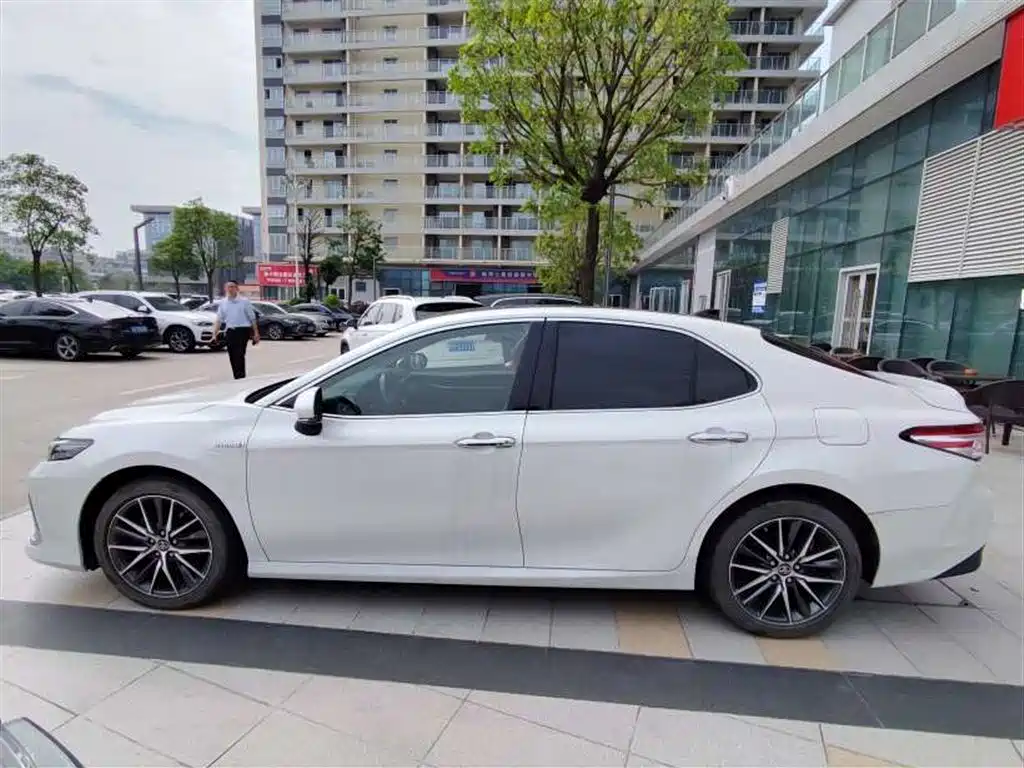 Toyota Camry — миниатюра 7