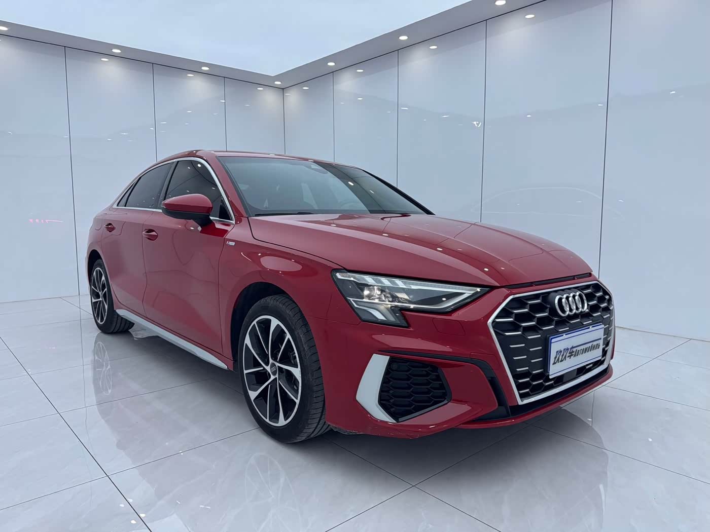 Audi A3 1.4 л 2023 г. красный/фиолетовый, пробег 39000 км