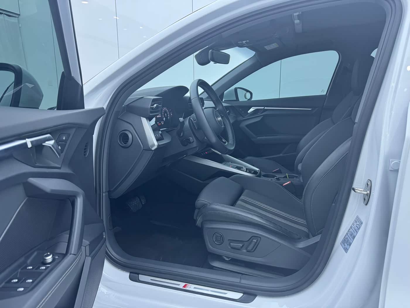 Audi A3 1.4 л 2023 г. Белый, пробег 12000 км