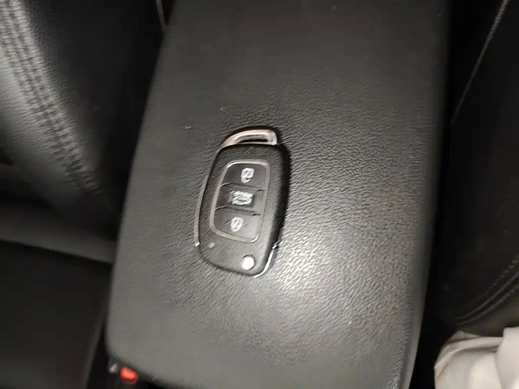 Hyundai Elantra — миниатюра 9