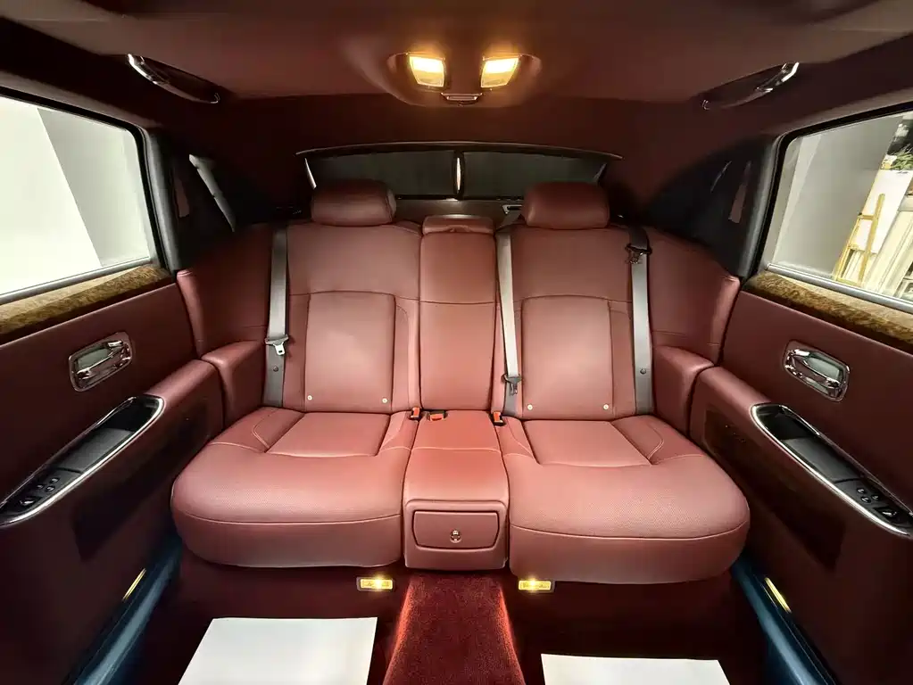 Rolls-Royce Ghost — миниатюра 12