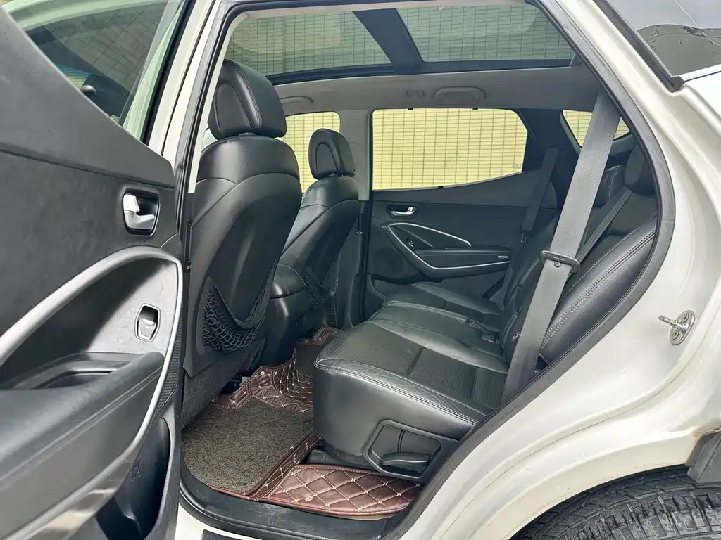 Hyundai Santa Fe 2013 2.4L AT