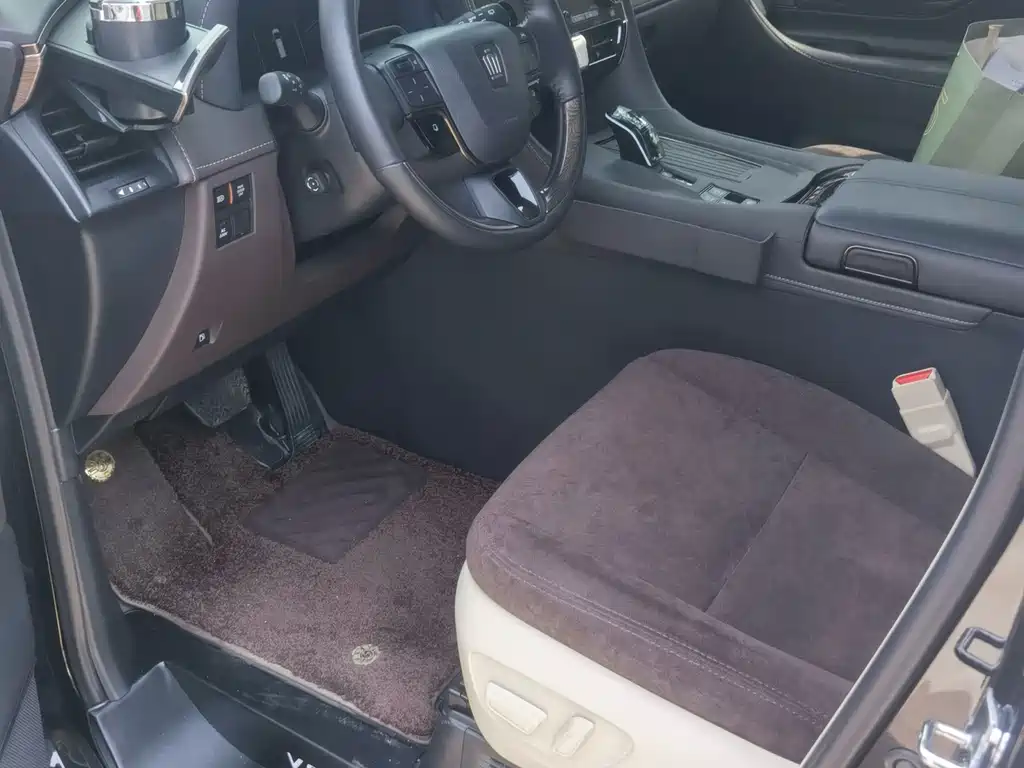 Toyota Vellfire 2024 2.5L