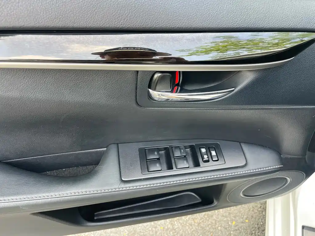 Lexus ES — миниатюра 12