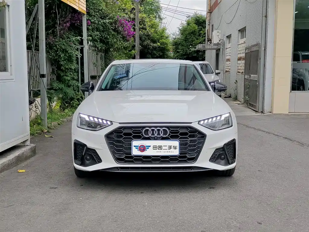 Audi A4L - фото 2