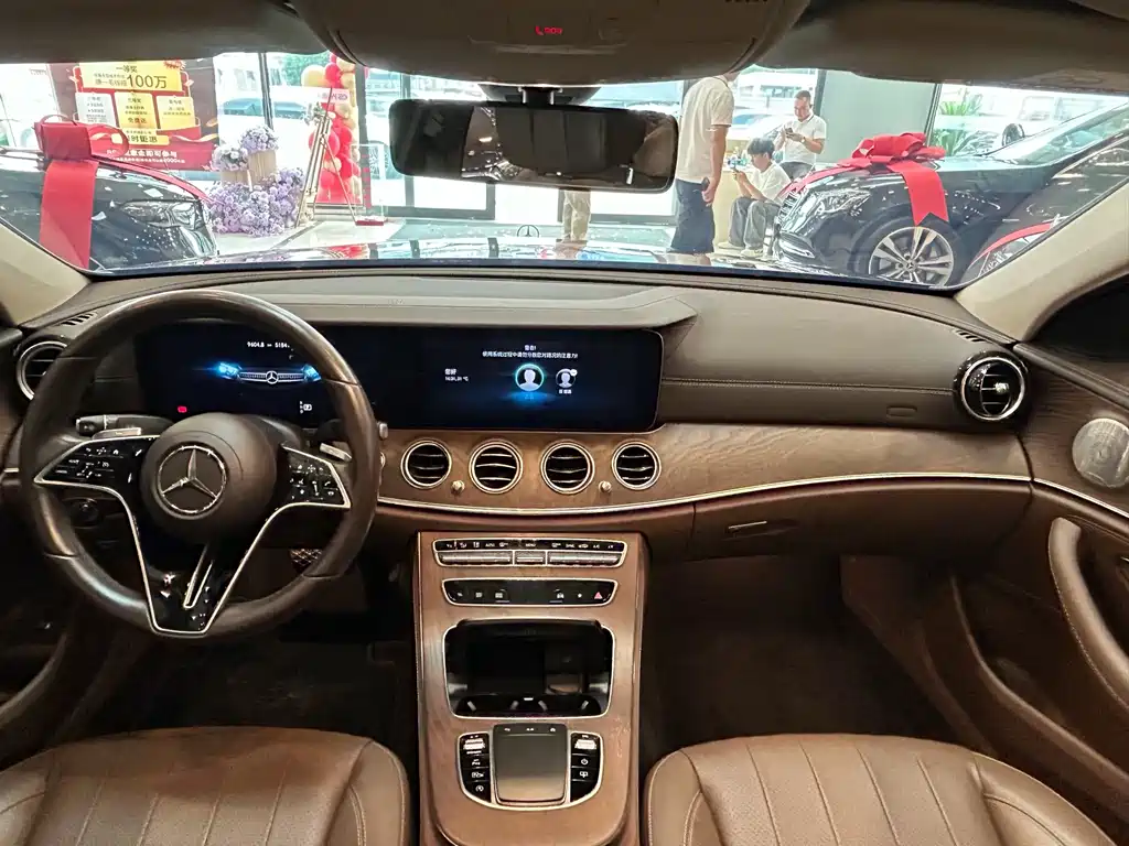 Mercedes-Benz E-Class — миниатюра 7