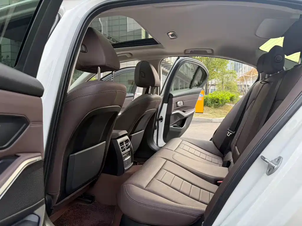 BMW 3 Series — миниатюра 8