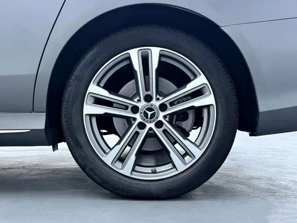 Mercedes-Benz E-Class — миниатюра 4