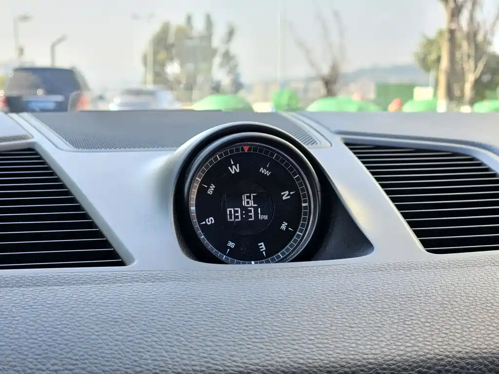 Porsche Cayenne — миниатюра 12