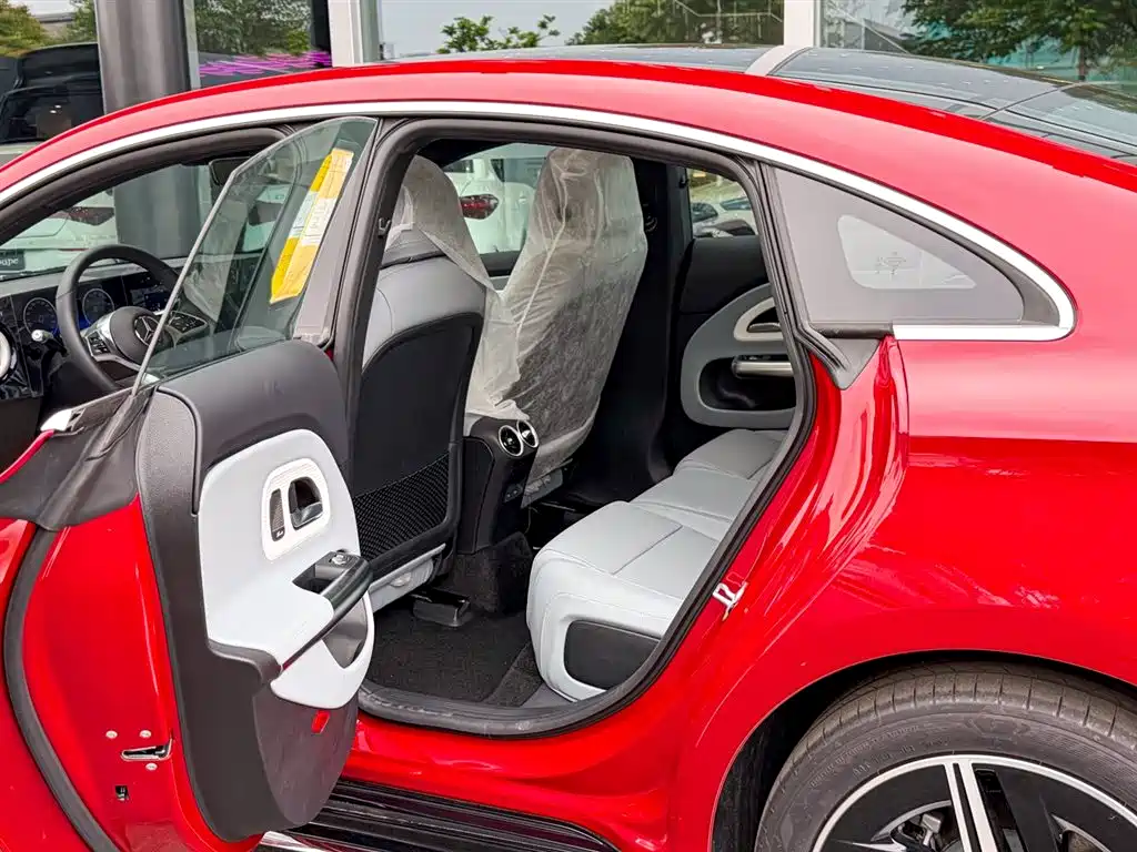 Mercedes-Benz CLA 2025 300L