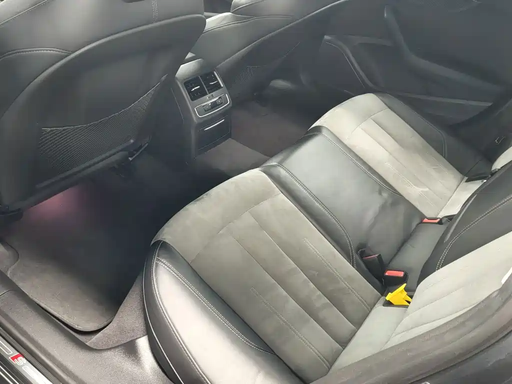 Audi A4L — миниатюра 8