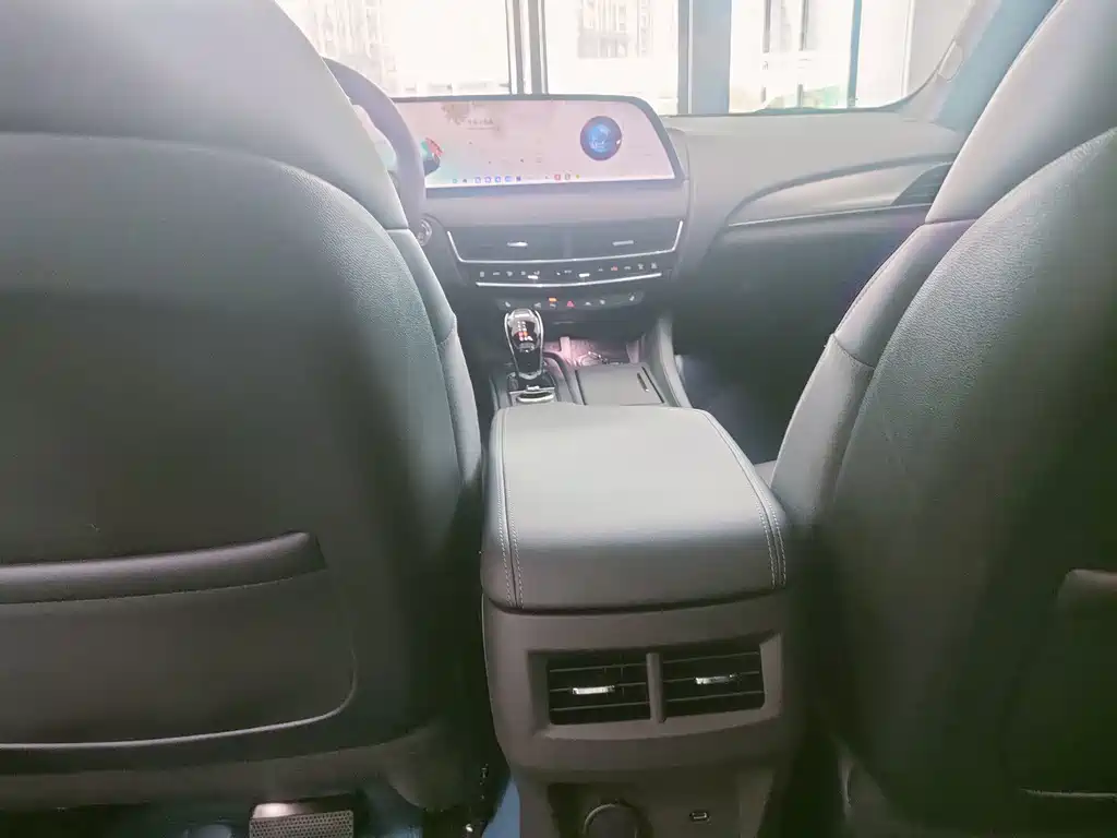 Cadillac CT5 — миниатюра 21