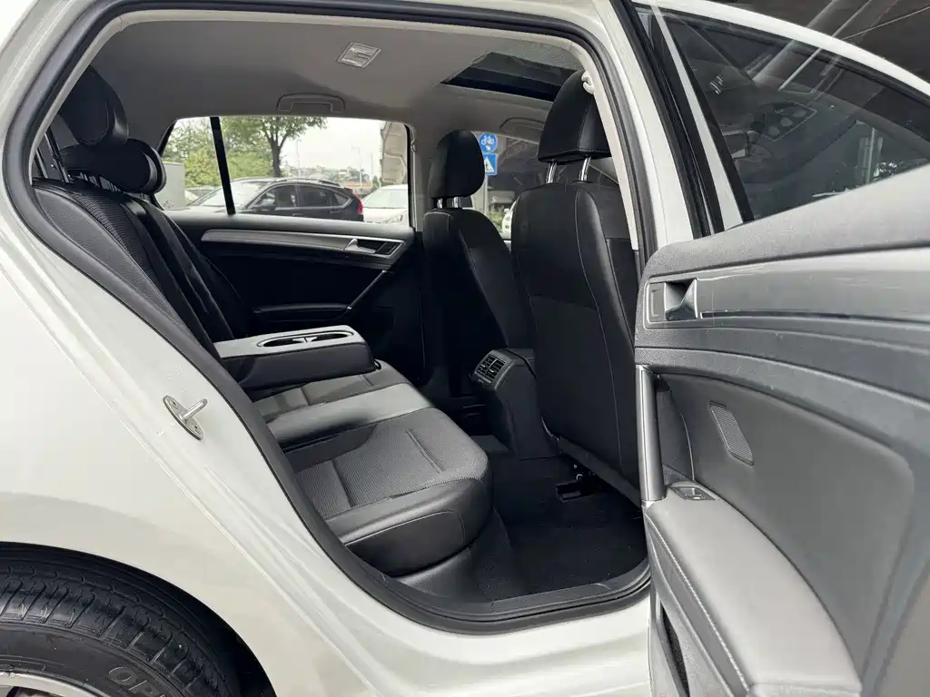 Volkswagen Golf — миниатюра 12