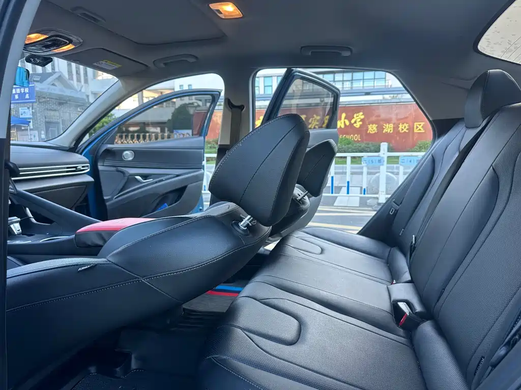 Hyundai Elantra — миниатюра 15