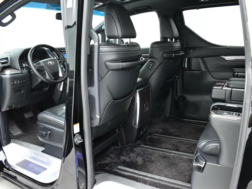 Toyota Alphard — миниатюра 22