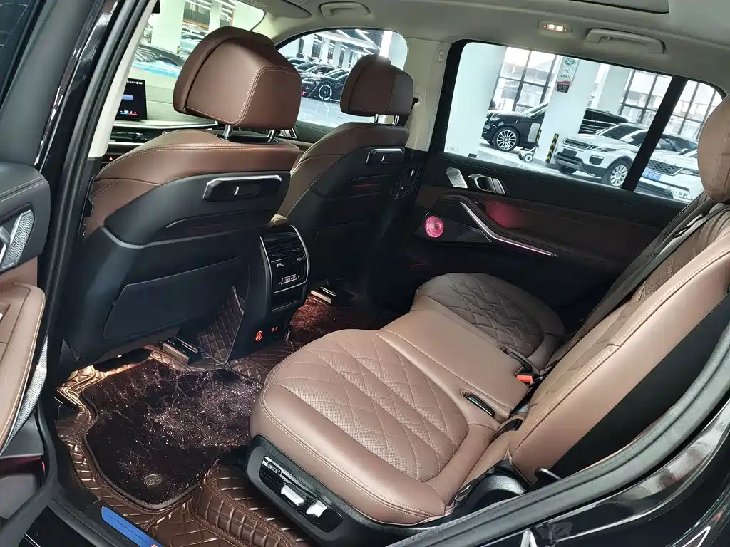 BMW X7 — миниатюра 10