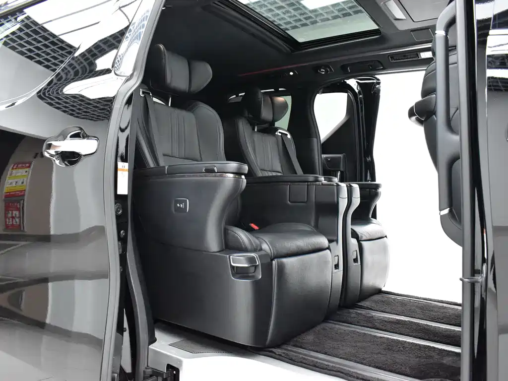 Toyota Alphard — миниатюра 16