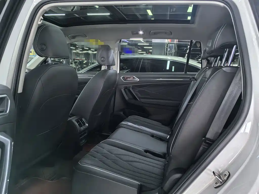 Volkswagen Tiguan L — миниатюра 9