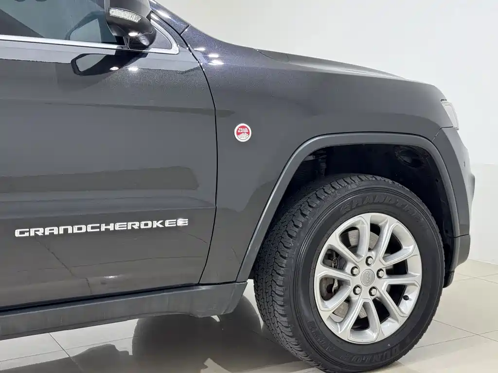Jeep Grand Cherokee (Import) — миниатюра 14