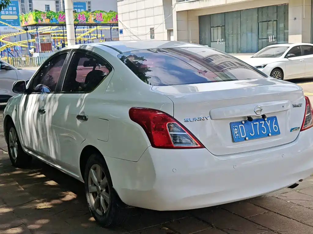 Nissan Sunny — миниатюра 5