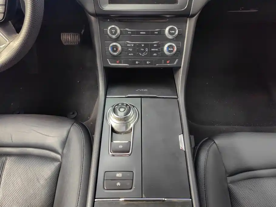 Ford Taurus — миниатюра 16