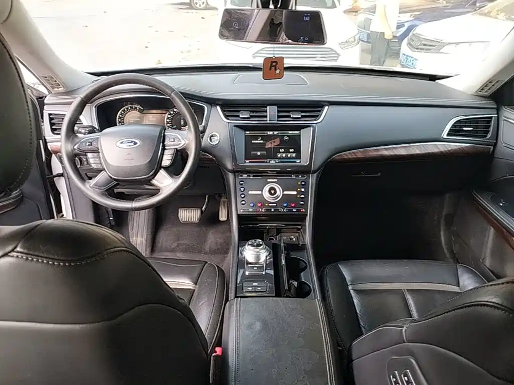 Ford Taurus — миниатюра 10
