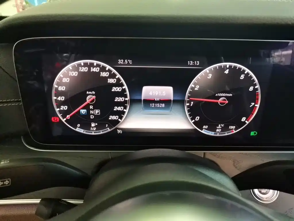Mercedes-Benz E-Class — миниатюра 12