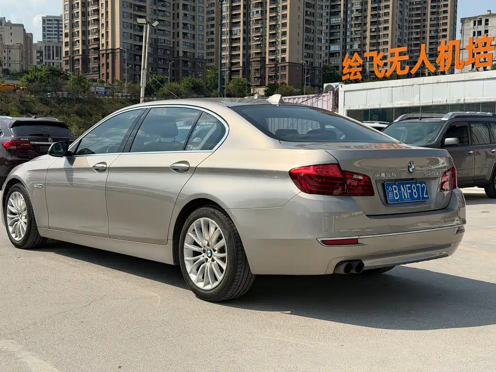 BMW 5 Series — миниатюра 8