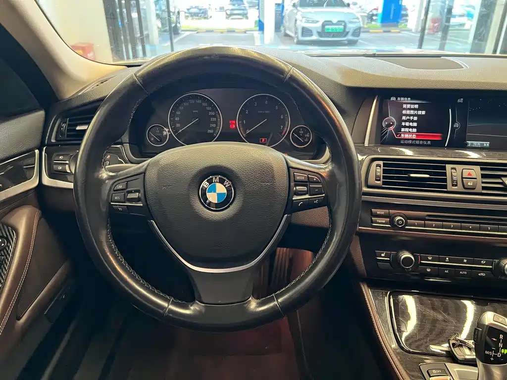 BMW 5 Series — миниатюра 10