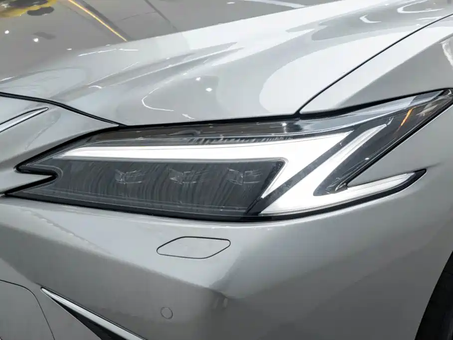 Lexus ES — миниатюра 8