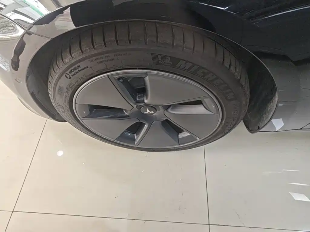 Tesla Model 3 — миниатюра 23