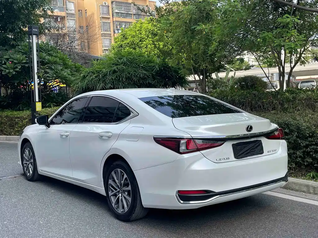 Lexus ES — миниатюра 8