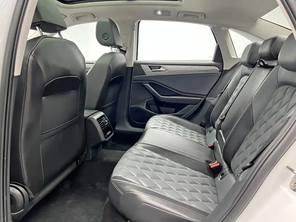 Volkswagen Sagitar — миниатюра 15
