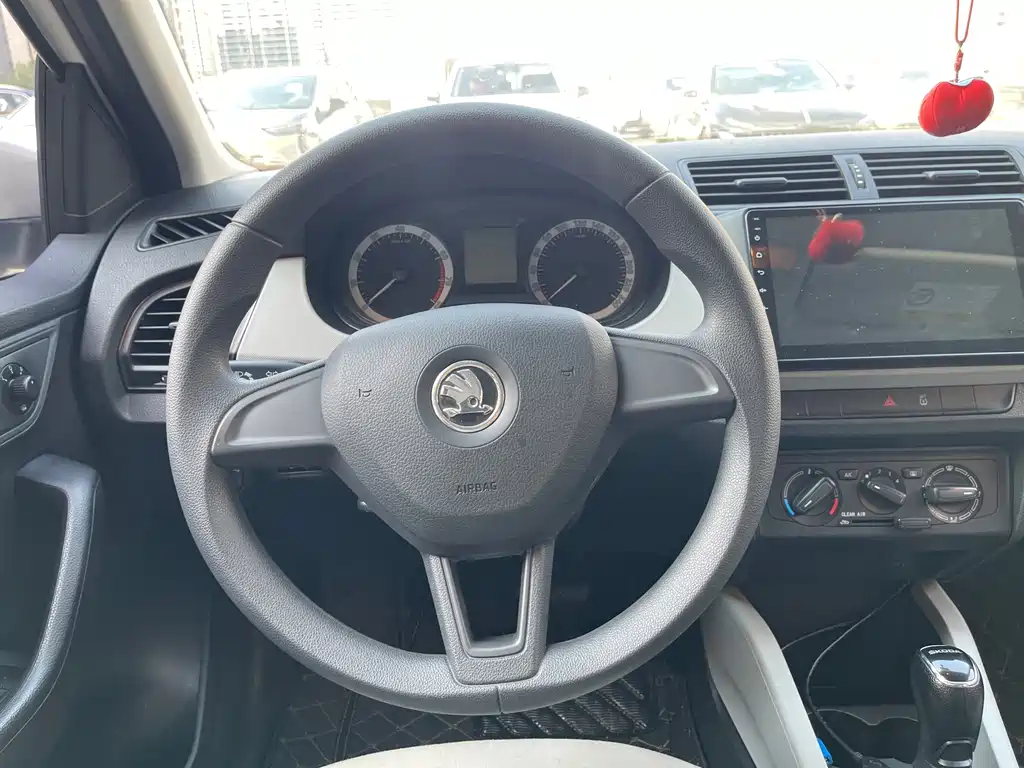 Skoda Fabia — миниатюра 11